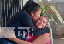 «¡Mi mamá se merecía un premio como el de Crónica TN8!» Foto: Madrecita premiada por Crónica TN8