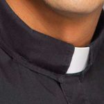Sacerdote borracho deja medio muerto a su acompañante de tragos en Colombia Sacerdote borracho deja medio muerto a su acompañante de tragos en Colombia