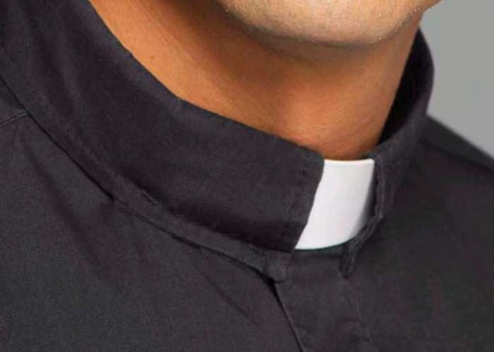 Sacerdote borracho deja medio muerto a su acompañante de tragos en Colombia