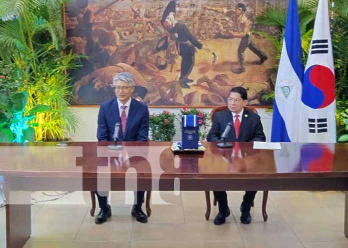 Foto: Condecoran a embajador de Corea del Sur en Nicaragua / TN8