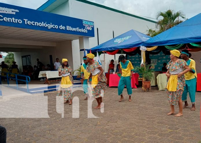 Estudiantes del Tecnológico en Bluefields preservan la cultura del Palo de Mayo