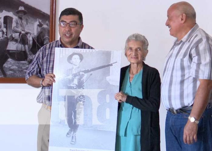 Foto: Conmemoración de la Dignidad Nacional / TN8