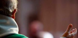 Capturan a hombre que fingía ser sacerdote para violar a menores en Ecuador