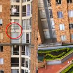 Endiablada al descubrir infidelidad de su amado tira las cosas de un décimo piso Descubre infidelidad y lanza pertenencias de su esposo