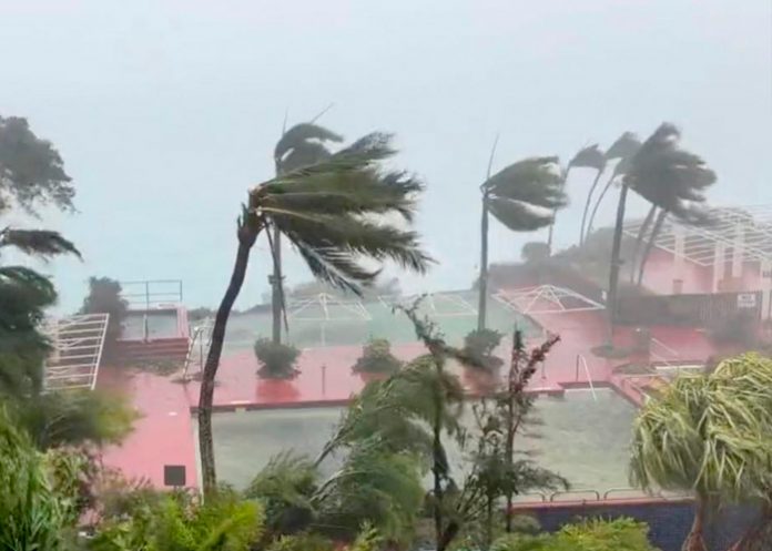 Tifón Mawar azota la isla Guam con feroces vientos y apocalípticas marejadas
