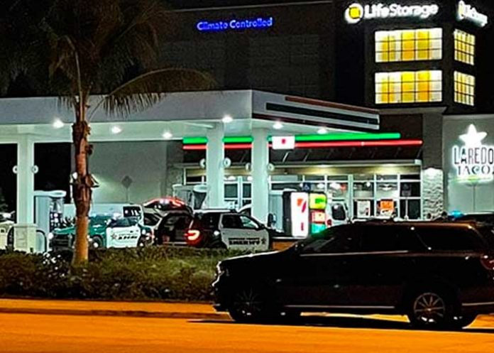 eeuu1 A sangre fría desatan balacera en una gasolinera de Florida dejando dos muertos