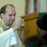 Condenan a sacerdote por tráfico y abuso sexual contra niños en Estados Unidos