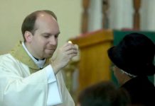 Condenan a cura por tráfico y abuso sexual contra niños en Estados Unidos Condenan a sacerdote por tráfico y abuso sexual contra niños en Estados Unidos