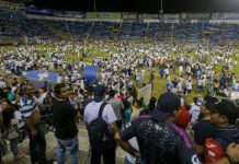 Avalancha humana dejó 12 muertos en un estadio de fútbol en El Salvador