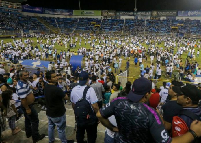 el-salvador2 Avalancha humana dejó 12 muertos en un estadio de fútbol en El Salvador