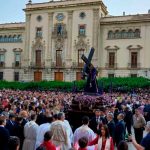 Bajo el inclemente sol miles feligreses en España claman por lluvia