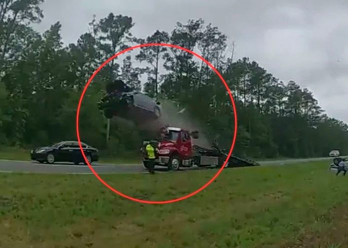 estados-1 ¡De seguro iba chateando! Carro sale volando por los aires en Georgia