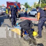 ¡Cuidado Firulais! Motociclista se fractura por esquivar uno en Managua Foto: Perro se cruza en camino de motociclista y provoca accidente en Managua / TN8