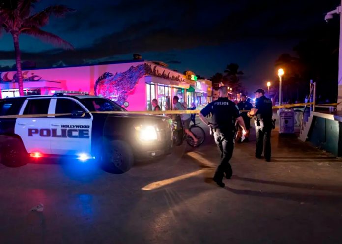 ¡Escena de terror! Pelea a tiros deja nueve heridos en una playa de Florida