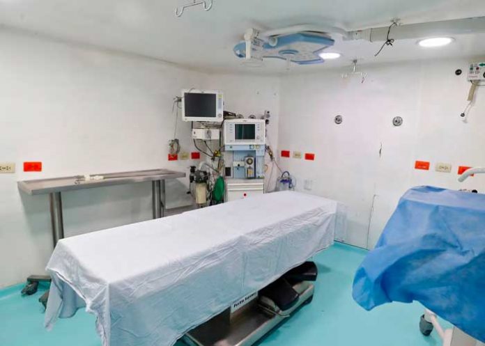 Médico y enfermera son captados teniendo relaciones 