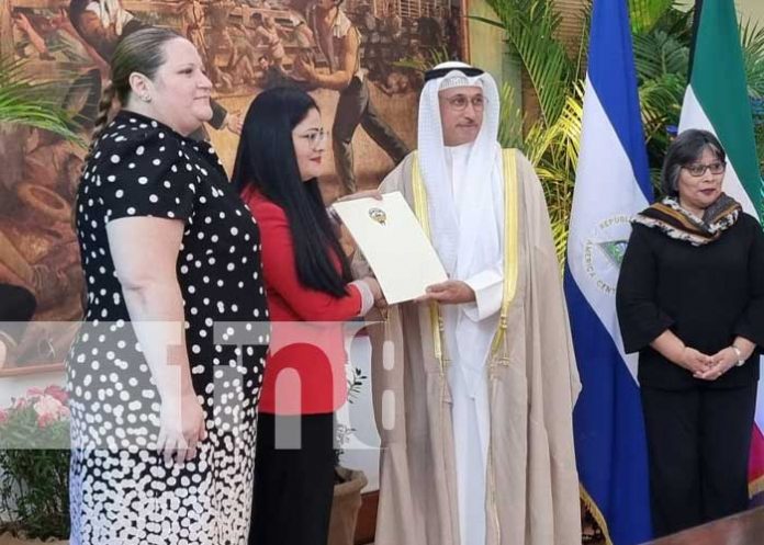 Foto: Embajador de Kuwait presenta copias de estilo en Nicaragua / TN8