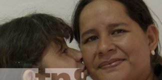 Foto: Madre premiada con Crónica TN8