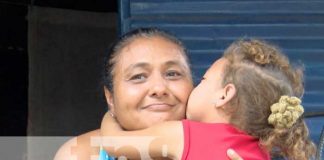 Foto: Premios a madres con Crónica TN8
