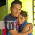 Una madre creativa con las piñatas recibe premios de Crónica TN8 Foto: Premios a las madres con Crónica TN8