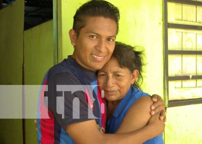 Foto: Premios a las madres con Crónica TN8