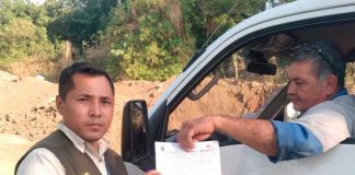 ¡Hasta cuando con esta lucha! Multan por segunda vez a "cerdo" por tirar basura en Managua