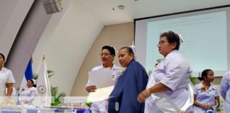 Enfermeras de Nicaragua celebran su día recibiendo elogios por parte de pacientes