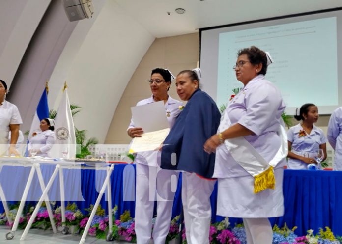 Enfermeras de Nicaragua celebran su día recibiendo elogios por parte de pacientes