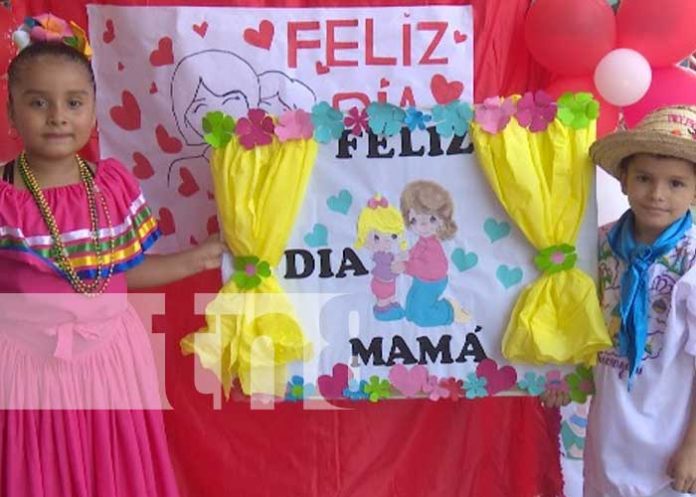 Foto: Celebración a las madres en colegios de Managua / TN8