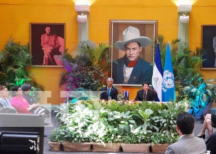 marcoleta-2 Foto: Orden José de Marcoleta para representante saliente de UNICEF en Nicaragua / TN8