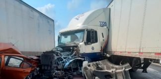 ¡Volvió a nacer! Sale ileso entre los fierros retorcidos tras accidente en México