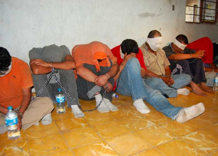 Fin a la angustia: Rescatan a 49 migrantes secuestrados en México