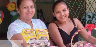 Foto: Madre agasajada por Crónica TN8