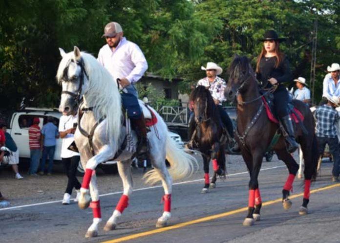 El Jicaral se viste de gala con desfile hípico en honor a San Isidro Labrador