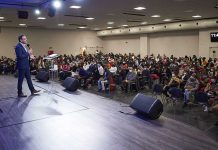 A gritos pastor asegura que «Las iglesias están llenas de gente hipócrita» Pastor: "Esta gente no entra al reino de los cielos"