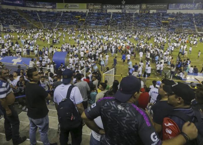 Estampida en El Salvador dejó 12 muertos