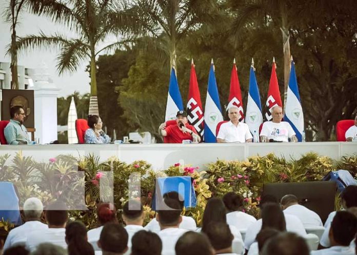 Foto: Presidente Daniel Ortega en acto por entrega de nuevos buses rusos / TN8