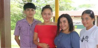 Foto: Estudiantes universitarios hacen pre lanzamiento de productos de innovación en Siuna / TN8