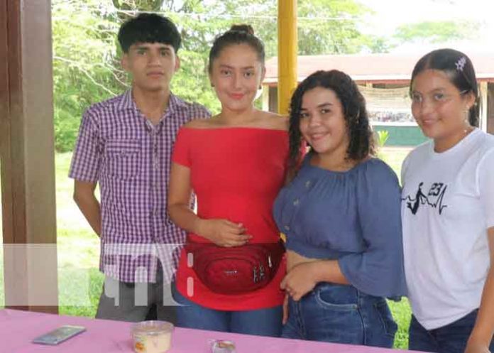 1 Foto: Estudiantes universitarios hacen pre lanzamiento de productos de innovación en Siuna / TN8