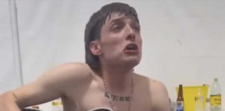 'Fatal y triste' Duras criticas contra Peso Pluma por video cantando a capela
