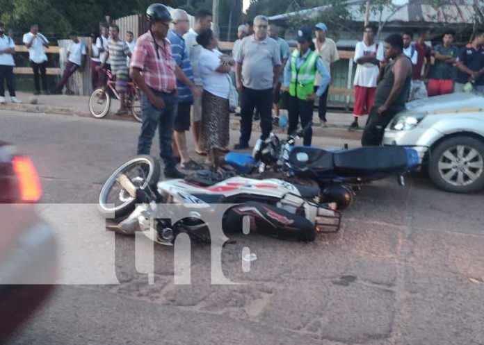 1 Foto: Taxista provoca accidente en barrio Los Ángeles ¿Iba hablando por celular? / TN8