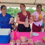 Productores participan en feria departamental del cacao en Río San Juan Productores participan en Festival departamental del cacao en Río San Juan