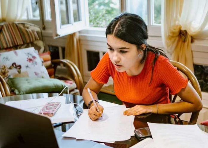 Foto: ¡La copia perfecta sale mal! Estudiante imita a su hermana / Cortesía