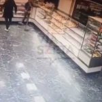 Un escobazo a los ladrones: Empleada se defiende de un robo en panadería Un escobazo a los ladrones, empleada se defiende de un robo en panadería