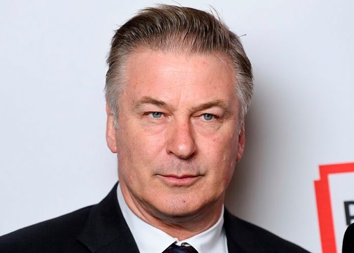 El actor Alec Baldwin se sometió a una cirugía para reemplazar su cadera