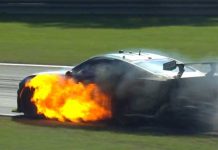 Foto: El Supercars Championship 2023 arde, pero Cam Waters escapa ileso / Cortesía