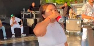 Video: Mujer sale hasta las chanclas en concurso de cerveza en Colombia