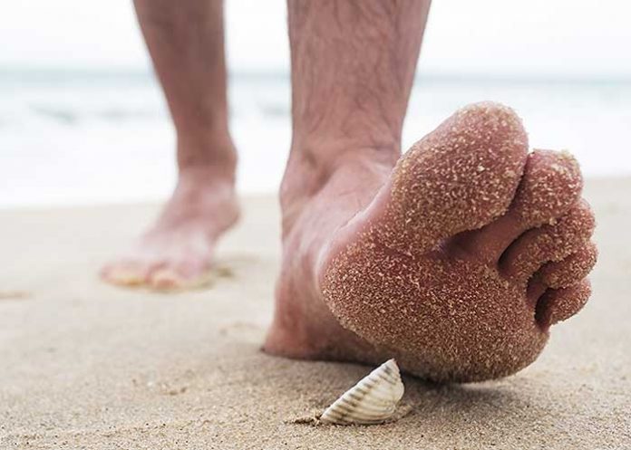 ¡Por andar descalza! Joven contrae extraña infección por parásitos