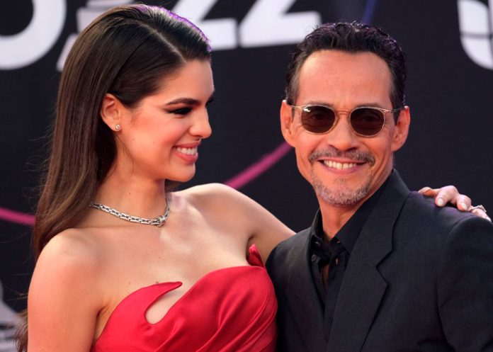 ¡Hermosa fotografía! Marc Anthony y Nadia Ferreira le dan la bienvenida a su bebé