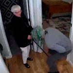 TikTok: Le juega broma a su abuelita y se batió los huevos por payaso TikTok: Le juega broma a su abuelita y se batió los huevos por payaso