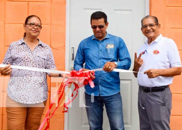 Alcaldía de Granada entrega 5 nuevas viviendas a familias